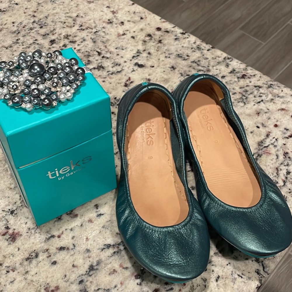 🎉SOLD🎉Size 9 Tahitian Pearl Tieks
